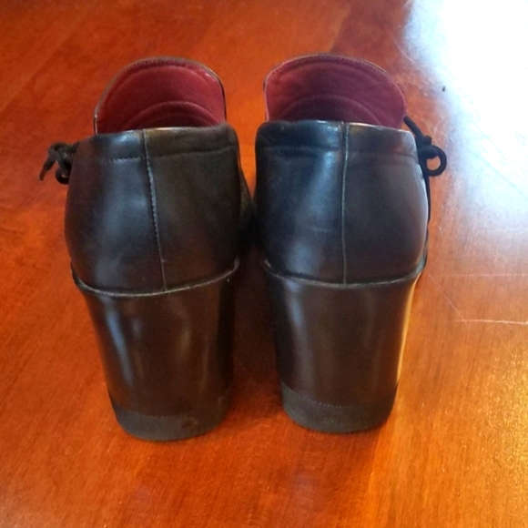 BCBG MAXAZRIA Black Wedge Heels - Size 6 (EUC) - Picture 6 of 7